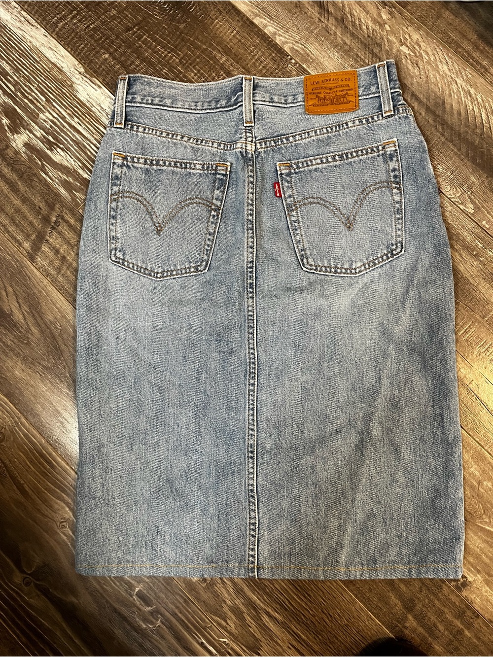 Levi's Women's Light Wash Denim midi Skirt - Light Blue
